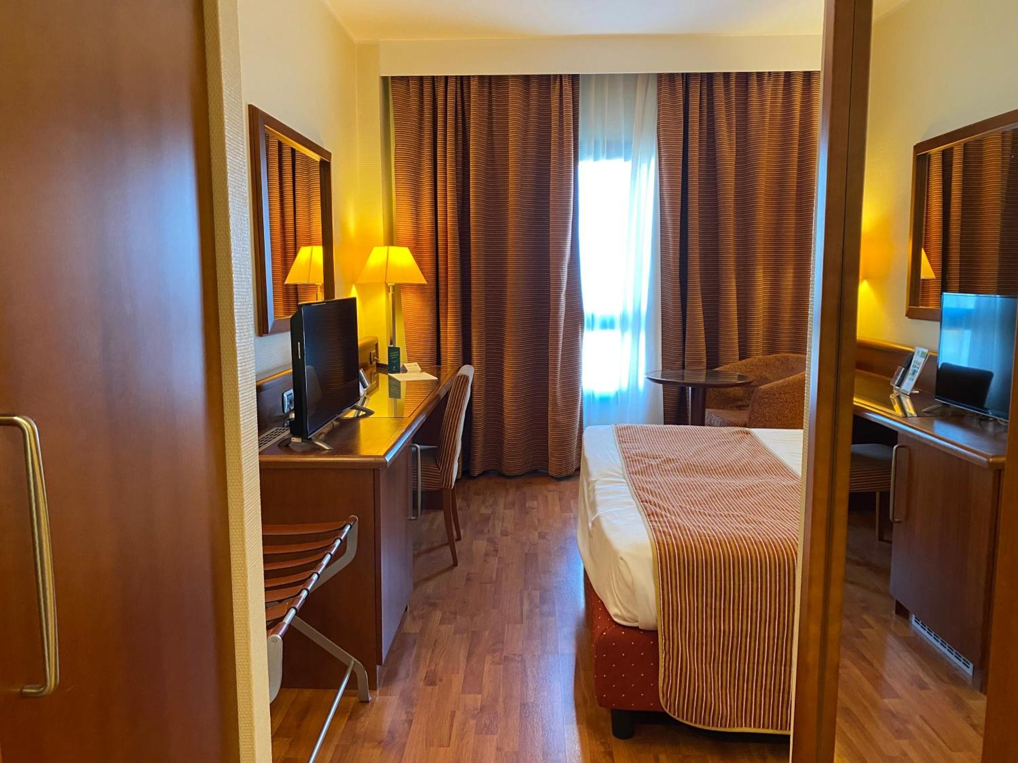 Standard Room,1274764042:JPEG